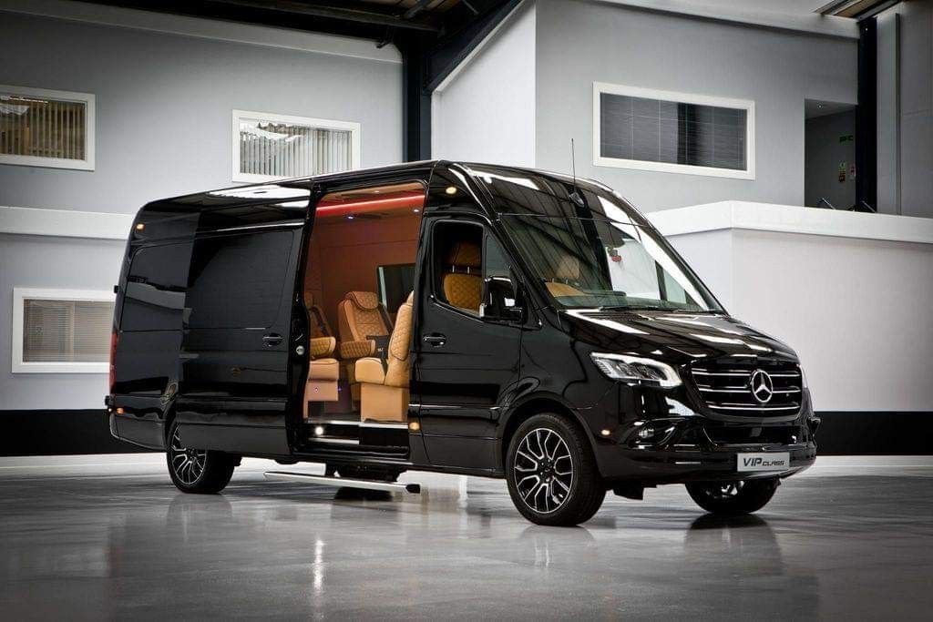 Mercedes Van V-Class chauffeur service in Cairns